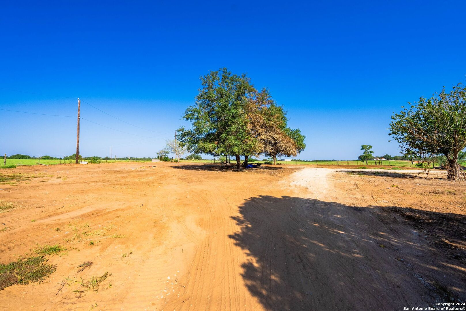 2562 County Road 104 , Floresville, TX, 78114-4881 | 1800762 | Realty Texas LLC