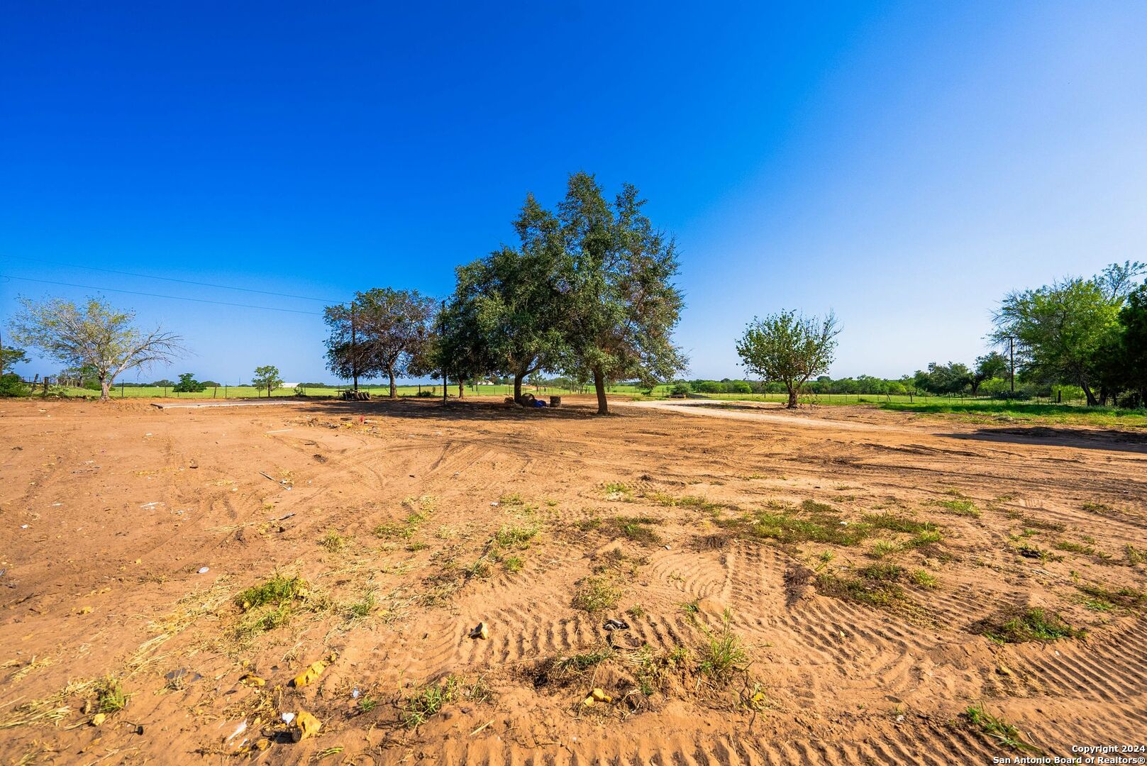 2562 County Road 104 , Floresville, TX, 78114-4881 | 1800762 | Realty Texas LLC