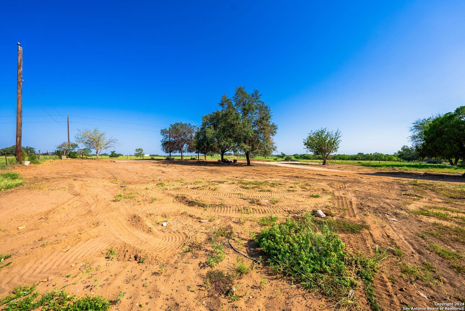2562 County Road 104 , Floresville, TX, 78114-4881 | 1800762 | Realty Texas LLC