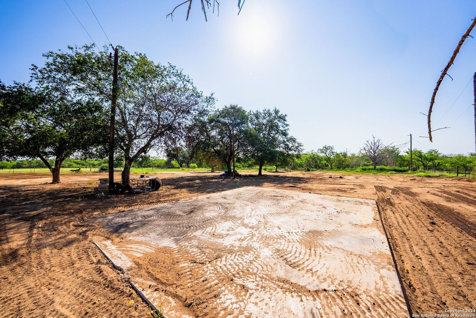 2562 County Road 104 , Floresville, TX, 78114-4881 | 1800762 | Realty Texas LLC