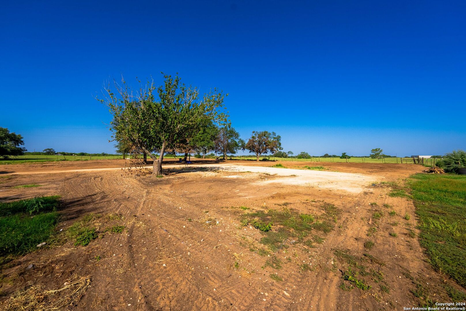 2562 County Road 104 , Floresville, TX, 78114-4881 | 1800762 | Realty Texas LLC