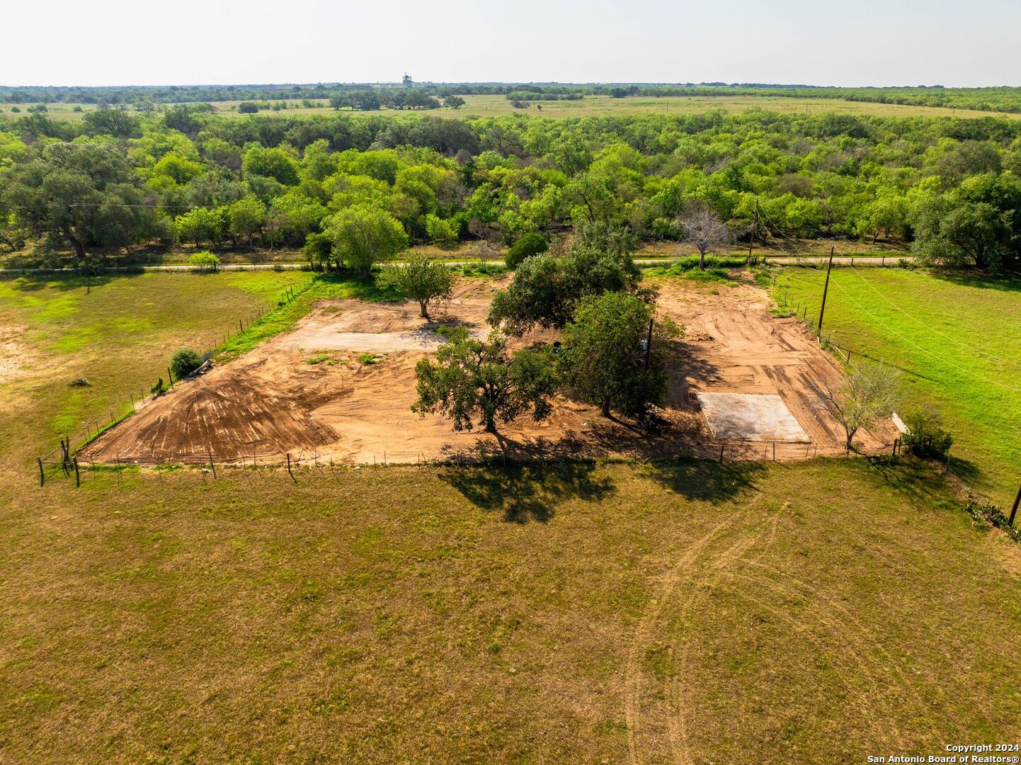 2562 County Road 104 , Floresville, TX, 78114-4881 | 1800762 | Realty Texas LLC