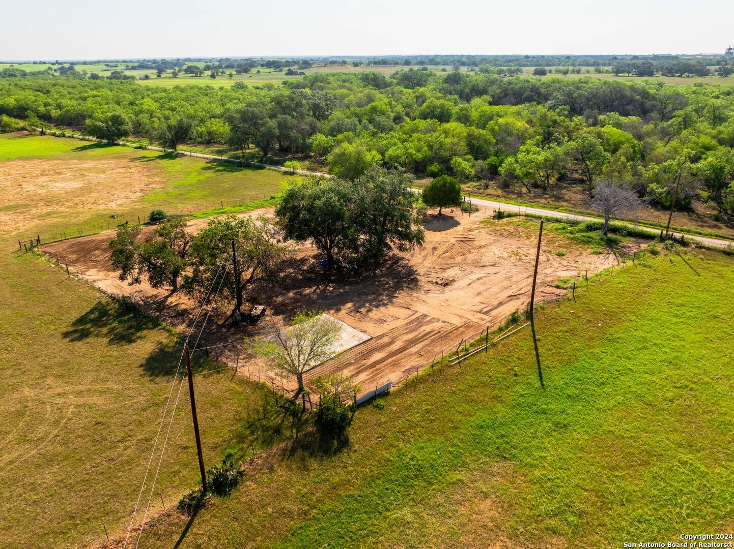 2562 County Road 104 , Floresville, TX, 78114-4881 | 1800762 | Realty Texas LLC