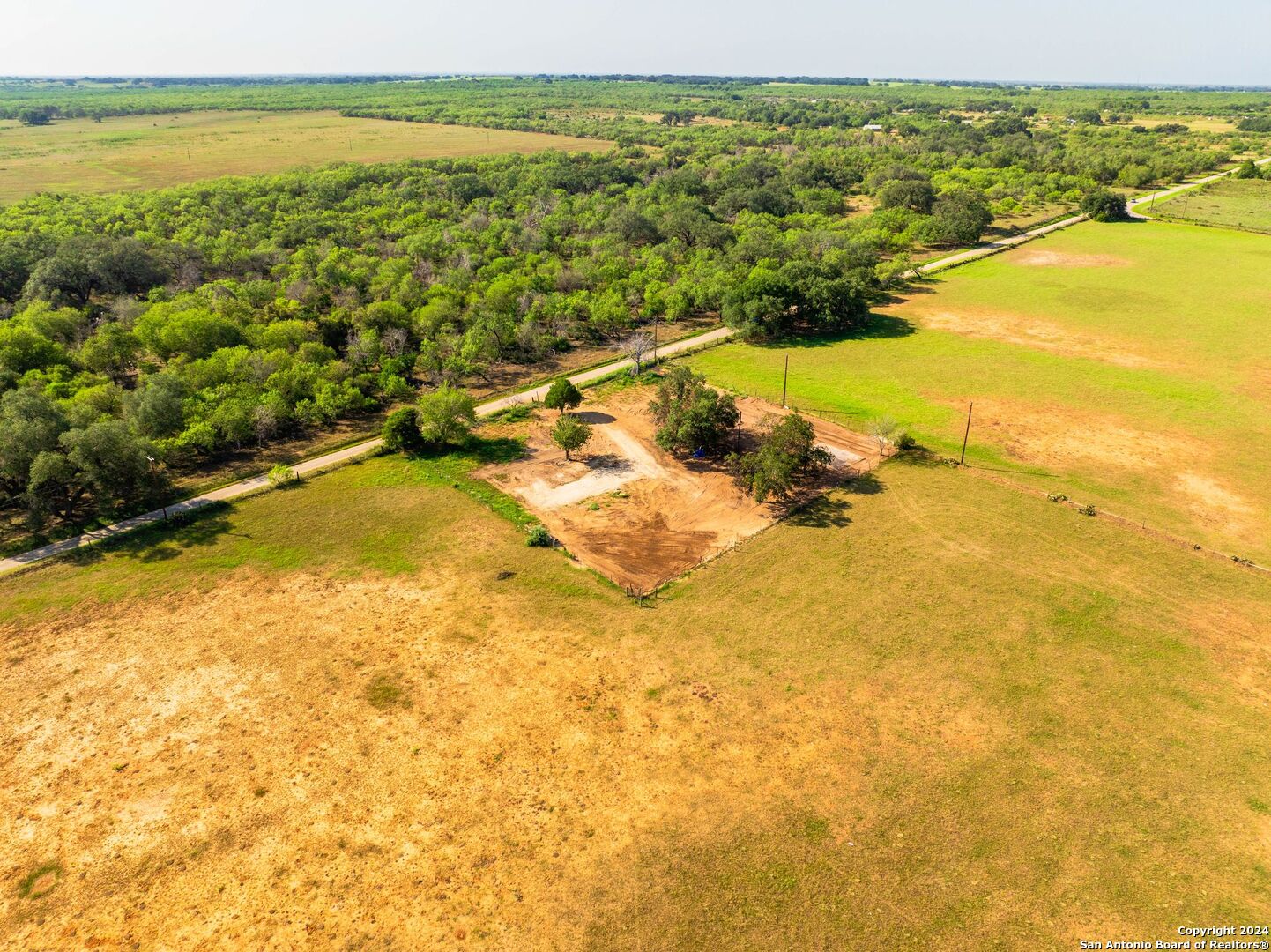 2562 County Road 104 , Floresville, TX, 78114-4881 | 1800762 | Realty Texas LLC