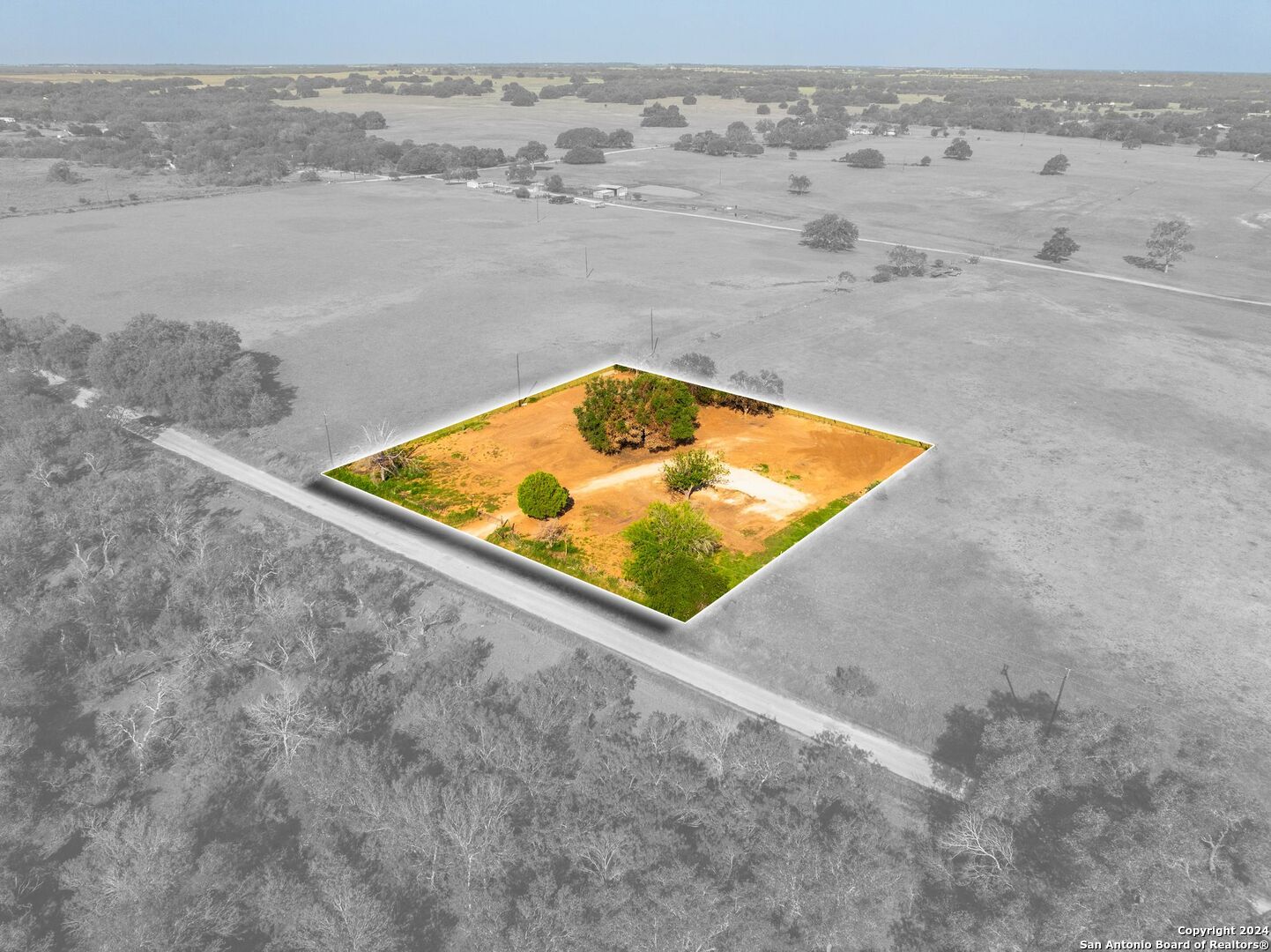 2562 County Road 104 , Floresville, TX, 78114-4881 | 1800762 | Realty Texas LLC