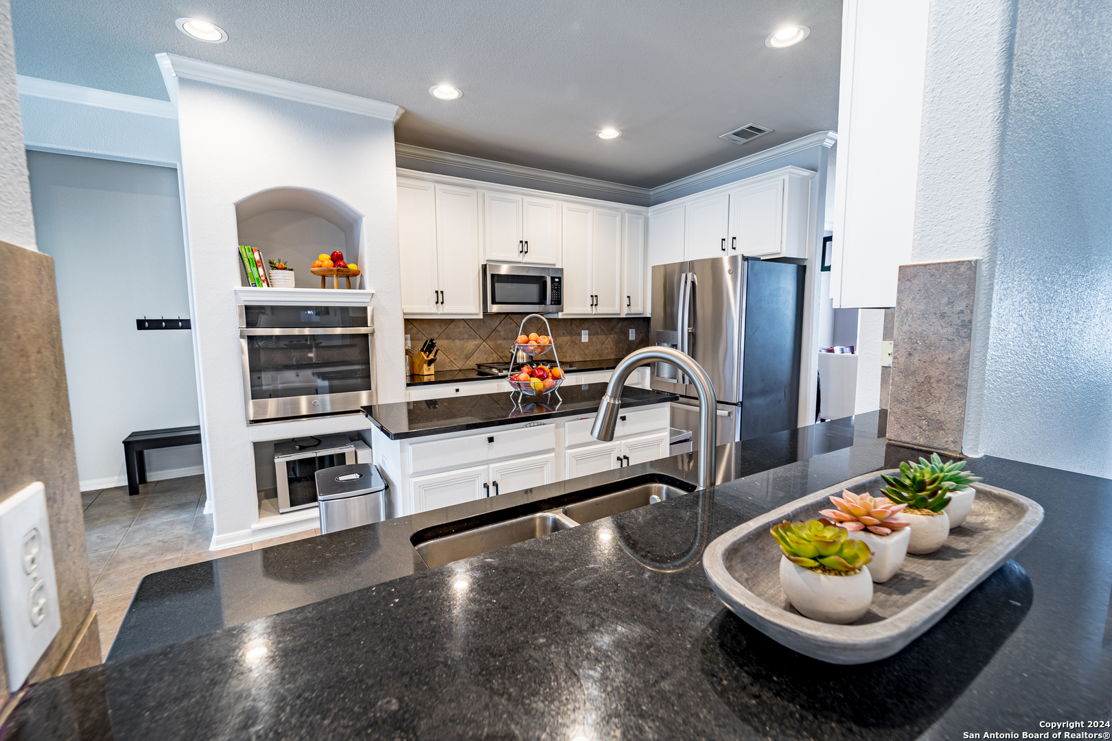 16207 Ponderosa Pass , Helotes, TX, 78023 | 1818608 | Realty Texas LLC