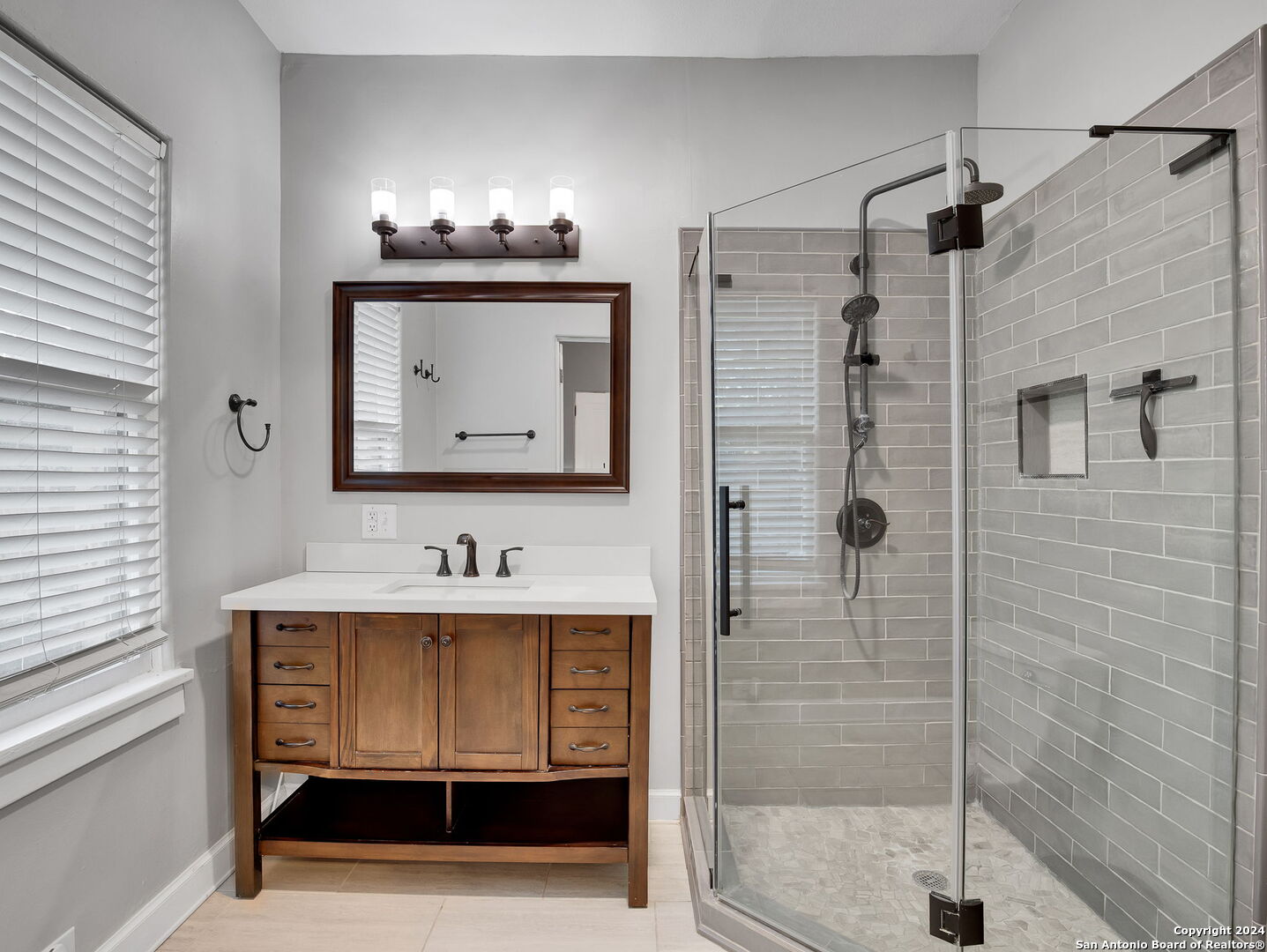 2170 W Kings Hwy , San Antonio, TX, 78201-4801 | 1818803 | Realty Texas LLC