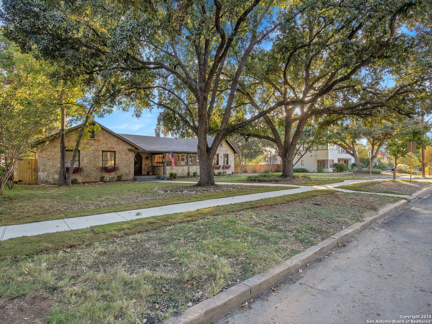2170 W Kings Hwy , San Antonio, TX, 78201-4801 | 1818803 | Realty Texas LLC