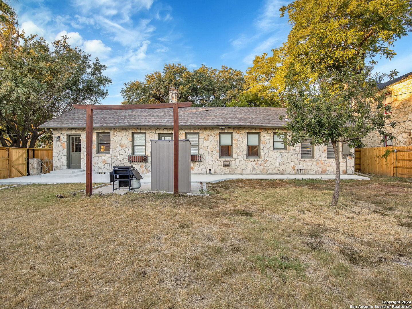 2170 W Kings Hwy , San Antonio, TX, 78201-4801 | 1818803 | Realty Texas LLC