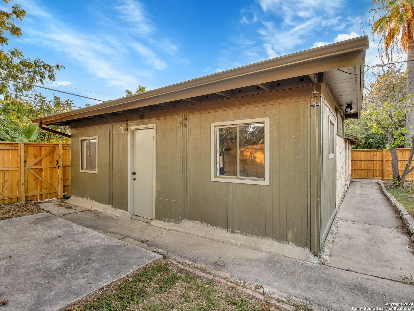2170 W Kings Hwy , San Antonio, TX, 78201-4801 | 1818803 | Realty Texas LLC