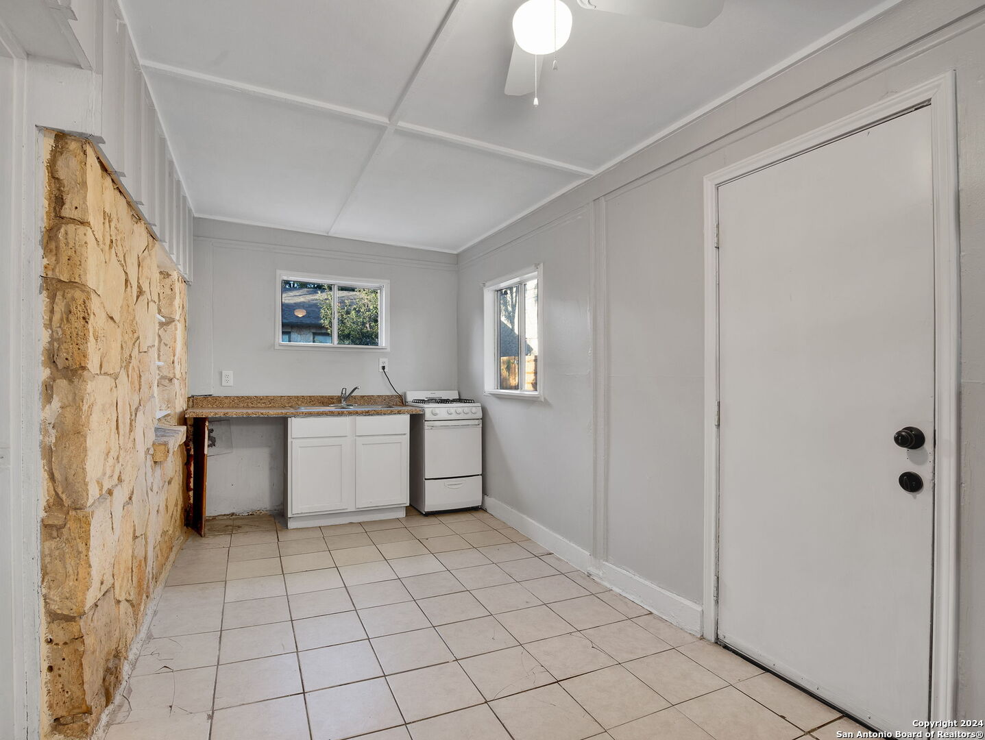 2170 W Kings Hwy , San Antonio, TX, 78201-4801 | 1818803 | Realty Texas LLC