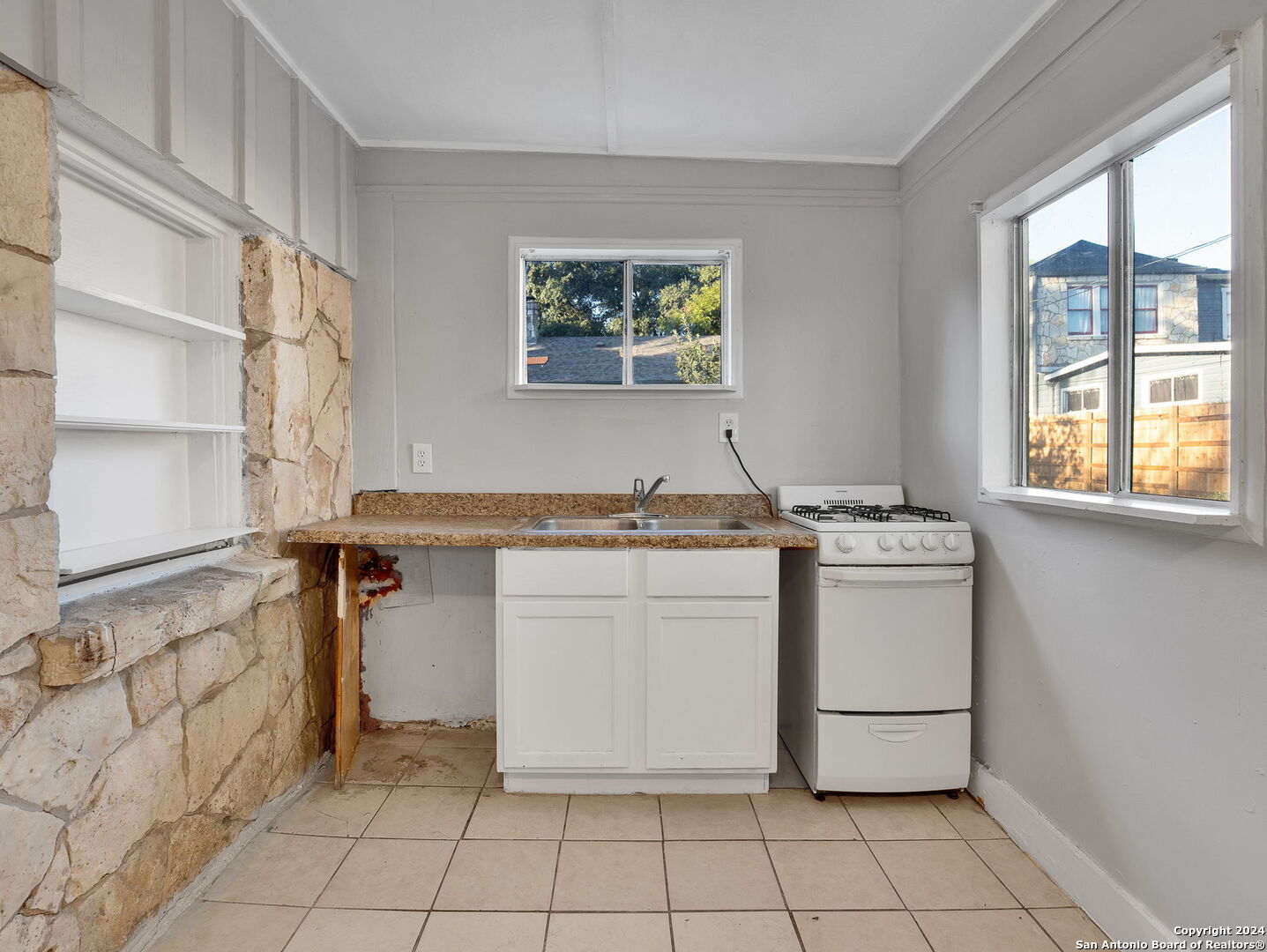 2170 W Kings Hwy , San Antonio, TX, 78201-4801 | 1818803 | Realty Texas LLC