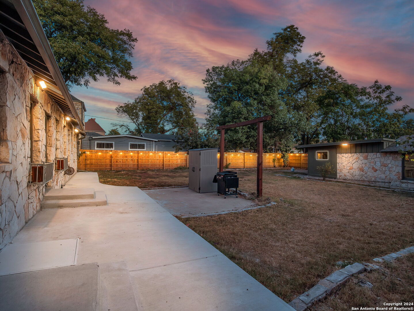 2170 W Kings Hwy , San Antonio, TX, 78201-4801 | 1818803 | Realty Texas LLC