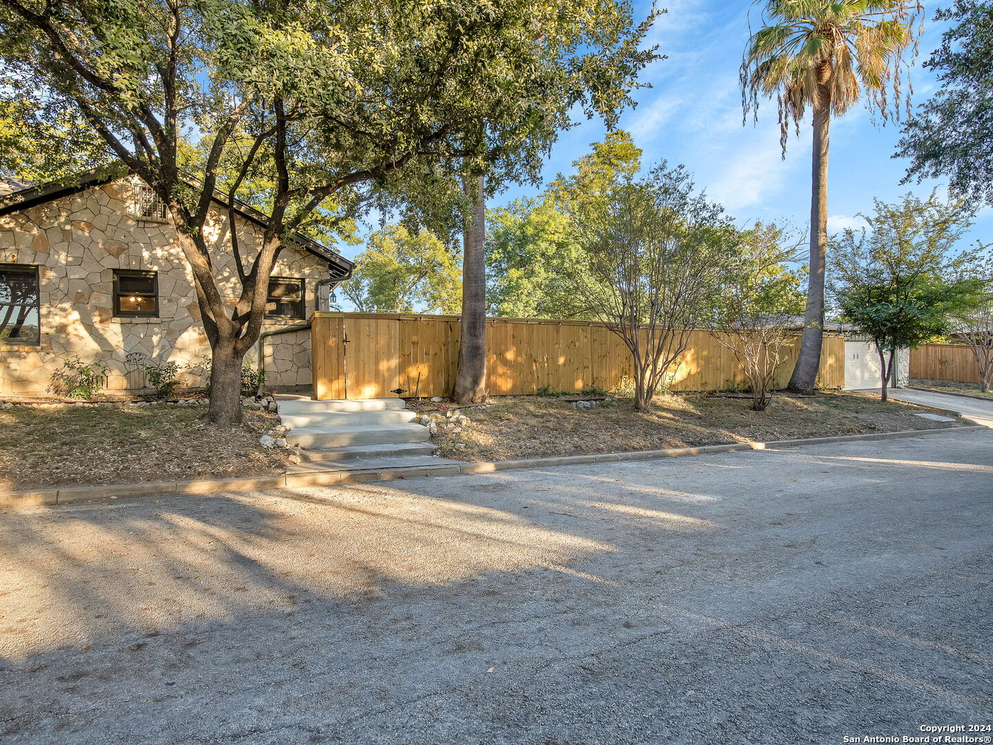 2170 W Kings Hwy , San Antonio, TX, 78201-4801 | 1818803 | Realty Texas LLC