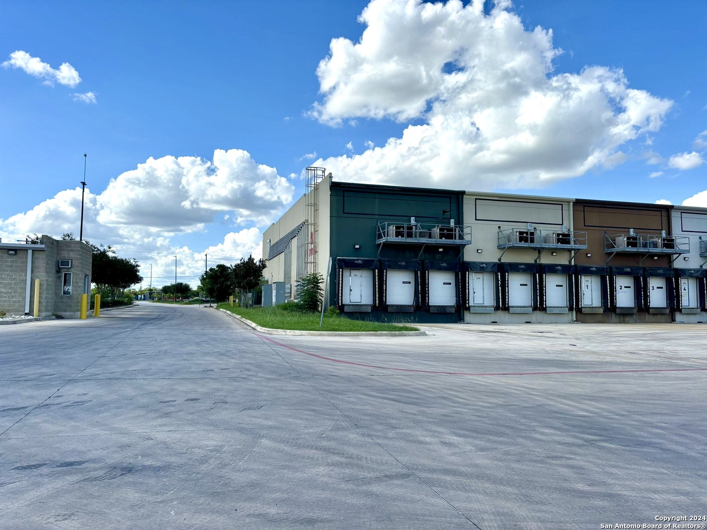 9342 Loop 410 B-1 , San Antonio, TX, 78223 | 1820477 | Realty Texas LLC