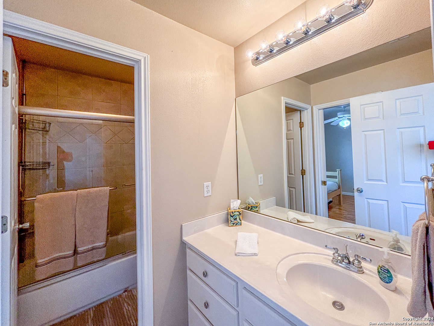 52 Chapel Hill Circle , San Antonio, TX, 78240 | 1821952 | Realty Texas LLC