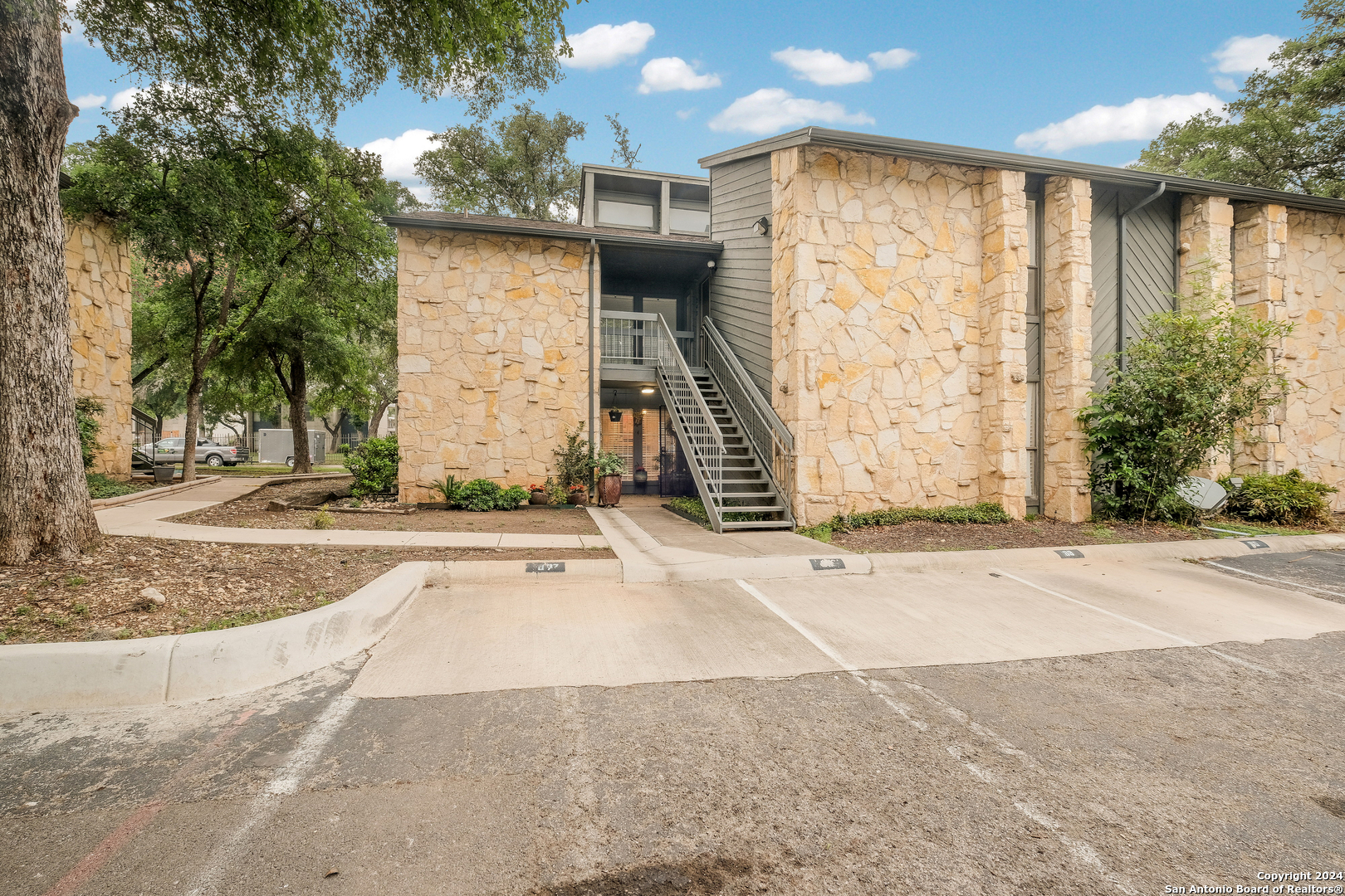 3843 Barrington Street 143-k , San Antonio, TX, 78217-4169 | 1825320 | Realty Texas LLC