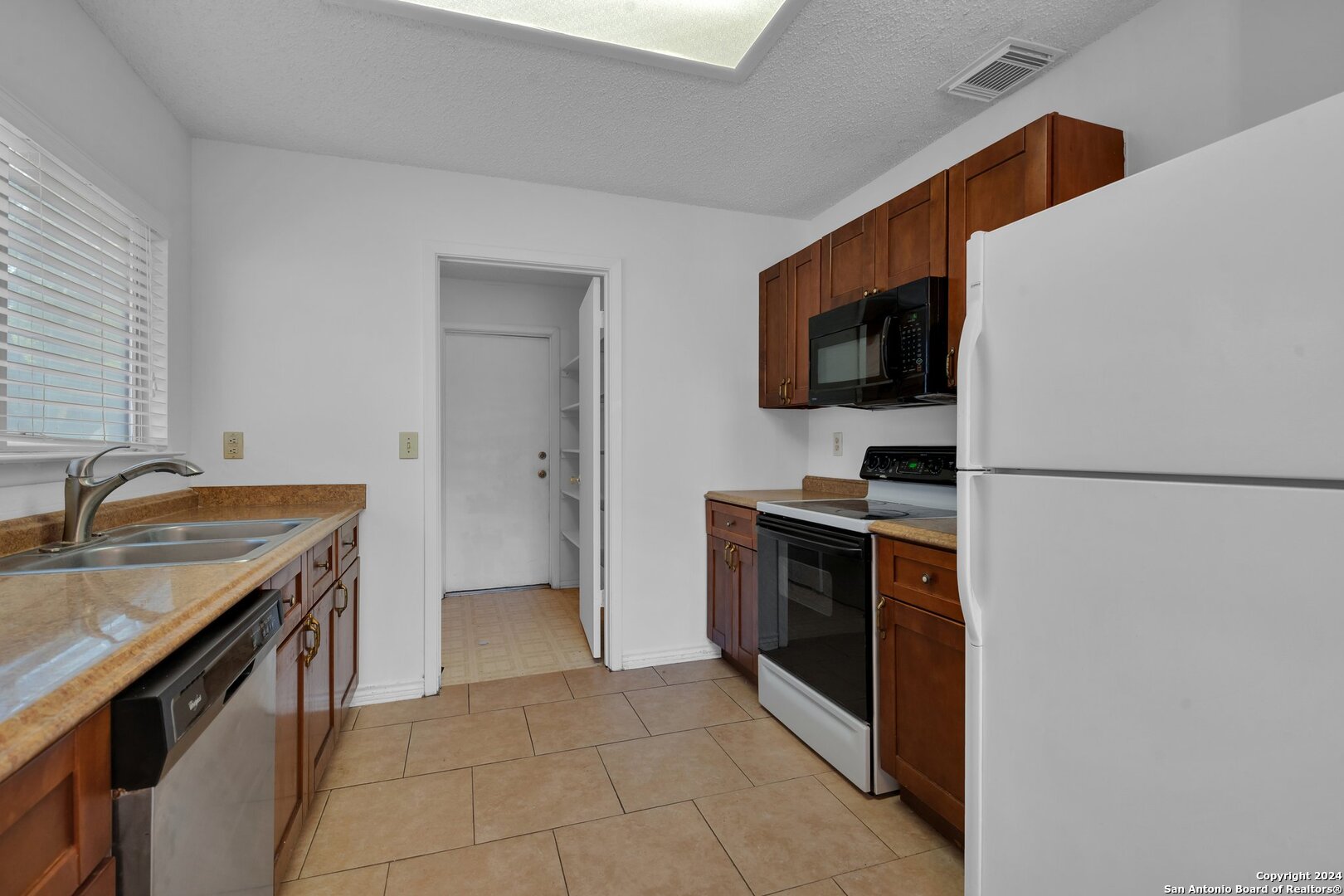 707 Meadow Forge , Converse, TX, 78109-1627 | 1826420 | Realty Texas LLC
