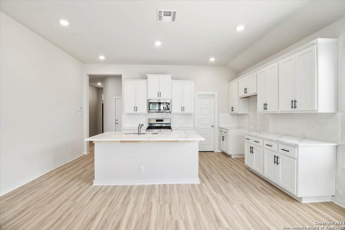 202 Scarlet Oak Creek , Seguin, TX, 78155 | 1828813 | Realty Texas LLC