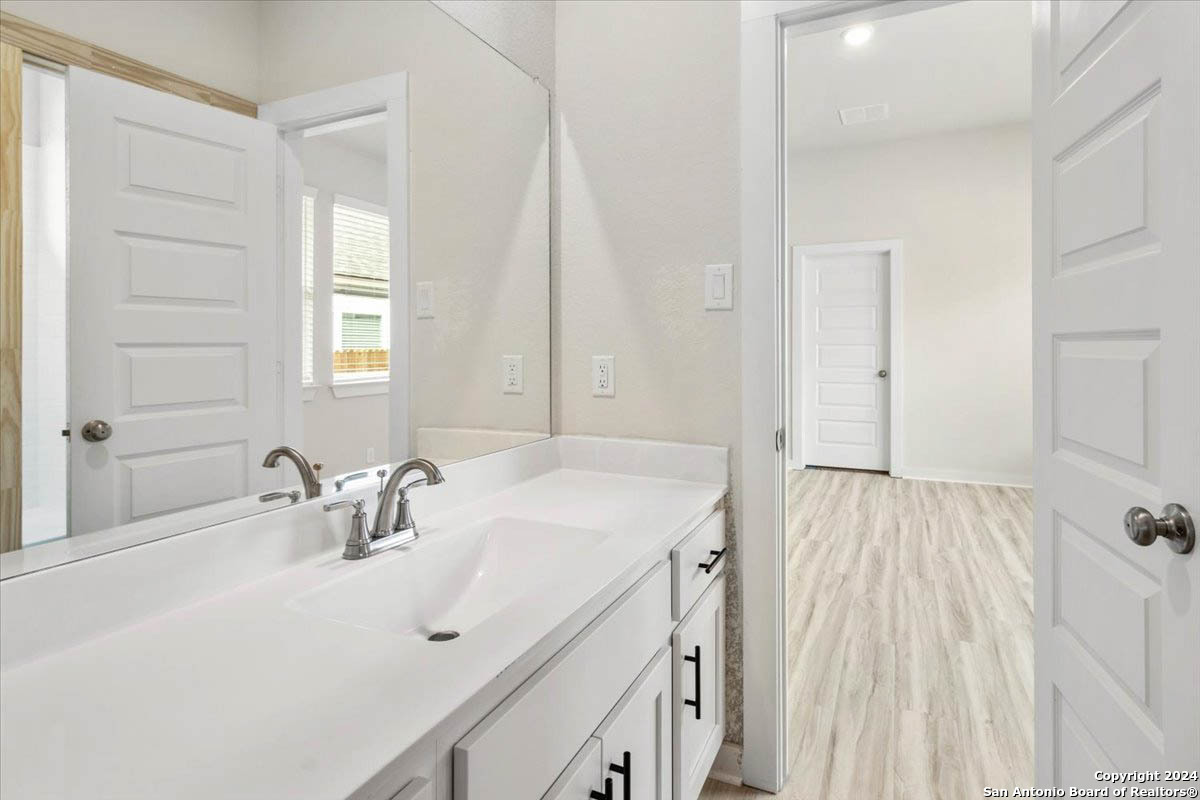 202 Scarlet Oak Creek , Seguin, TX, 78155 | 1828813 | Realty Texas LLC