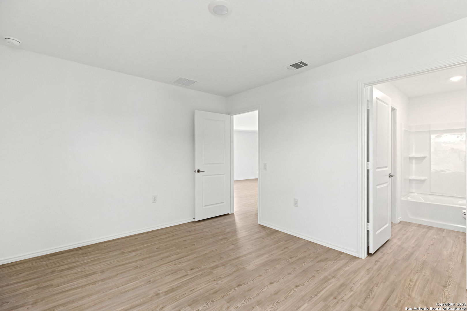 10162 Asta Trail , San Antonio, TX, 78224 | 1831536 | Realty Texas LLC