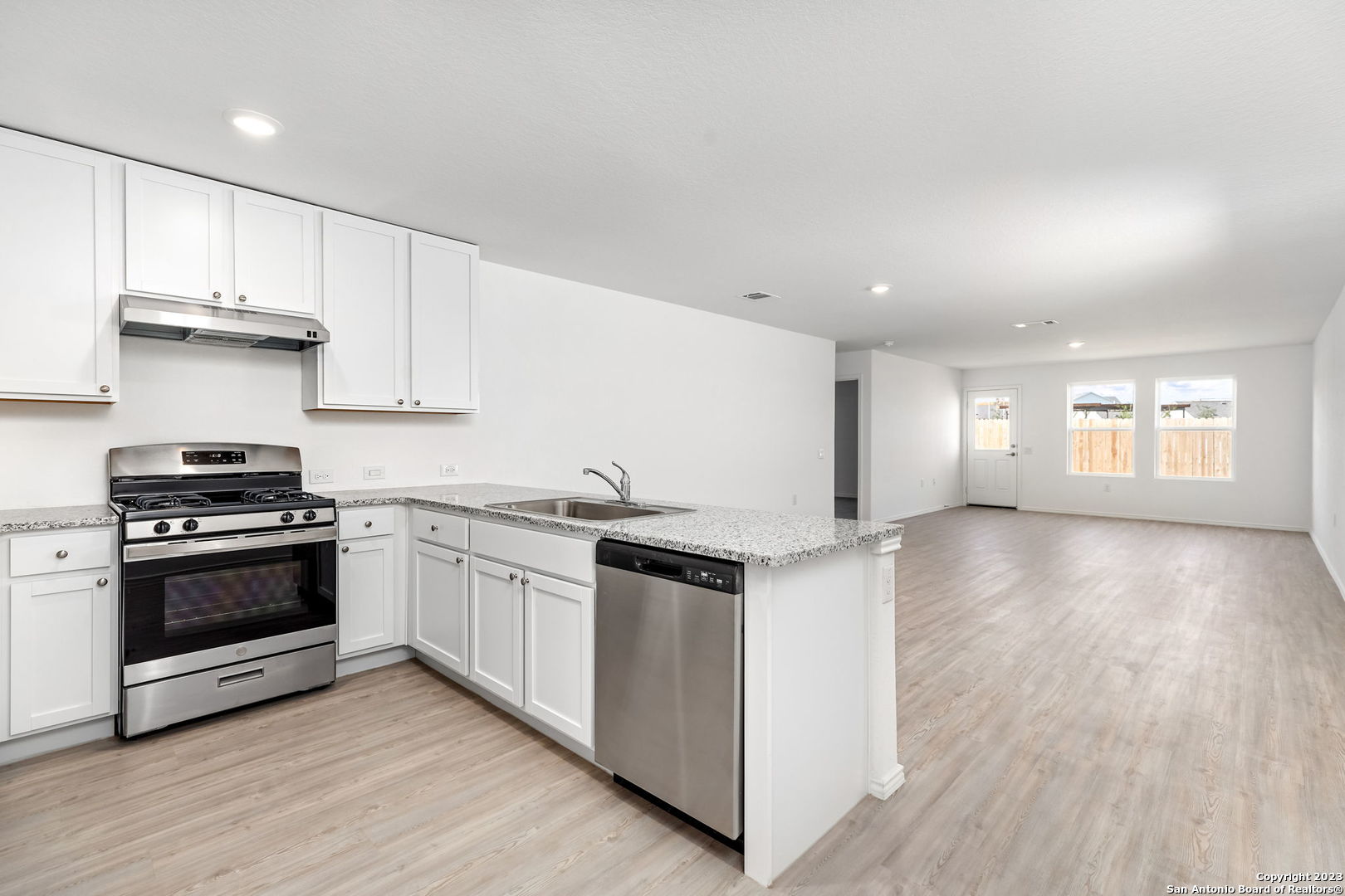 10162 Asta Trail , San Antonio, TX, 78224 | 1831536 | Realty Texas LLC