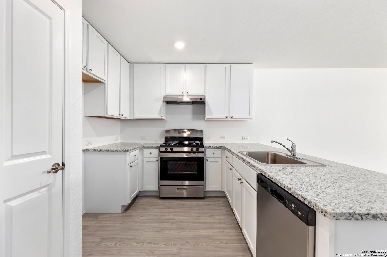 10162 Asta Trail , San Antonio, TX, 78224 | 1831536 | Realty Texas LLC
