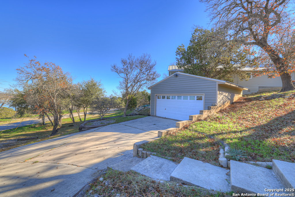 1518 W Lakeside Dr, CANYONLAKE, TX, 78133-5800 | 1831850 | Realty Texas LLC