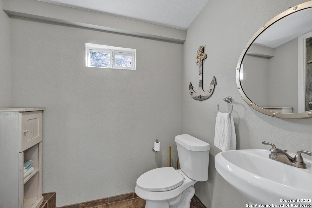 1518 W Lakeside Dr, CANYONLAKE, TX, 78133-5800 | 1831850 | Realty Texas LLC