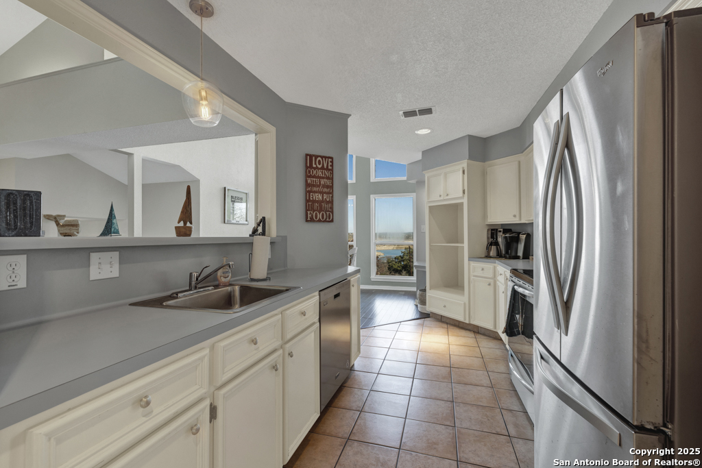 1518 W Lakeside Dr, CANYONLAKE, TX, 78133-5800 | 1831850 | Realty Texas LLC