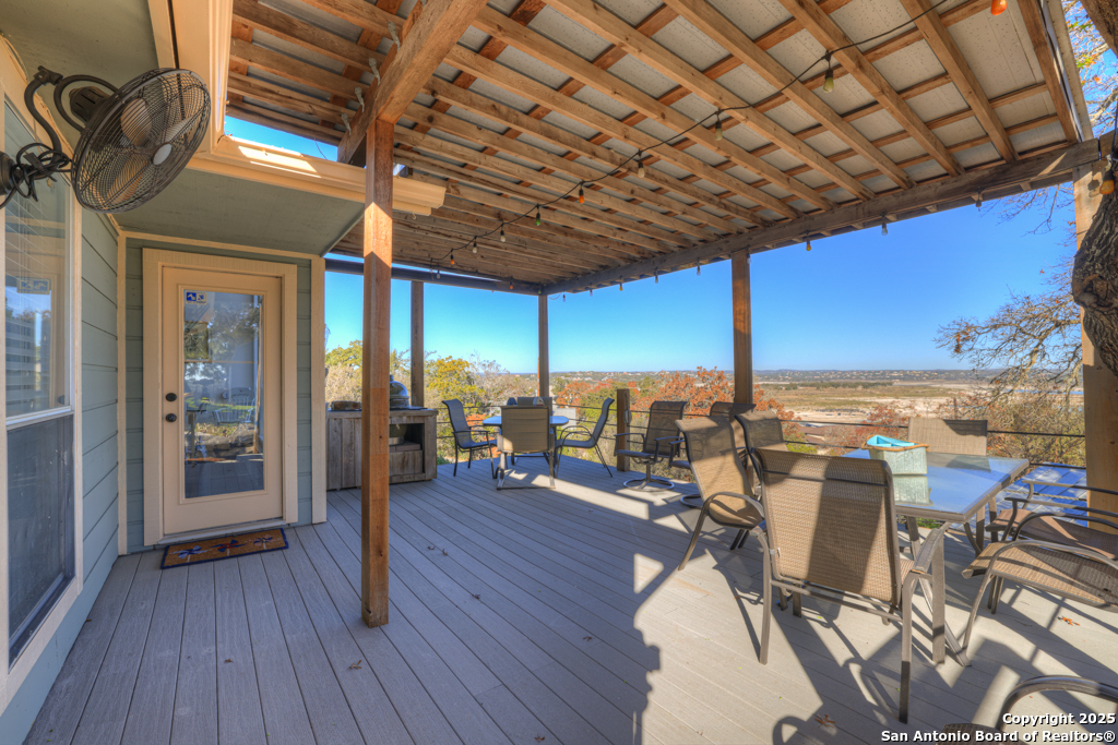 1518 W Lakeside Dr, CANYONLAKE, TX, 78133-5800 | 1831850 | Realty Texas LLC