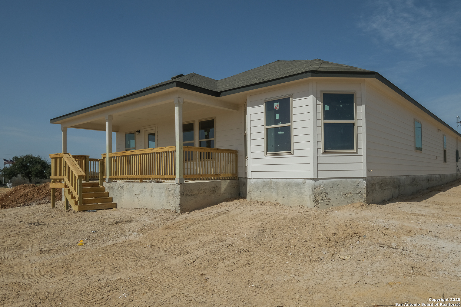 112 Cheyenne Drive , Floresville, TX, 78114 | 1832923 | Realty Texas LLC