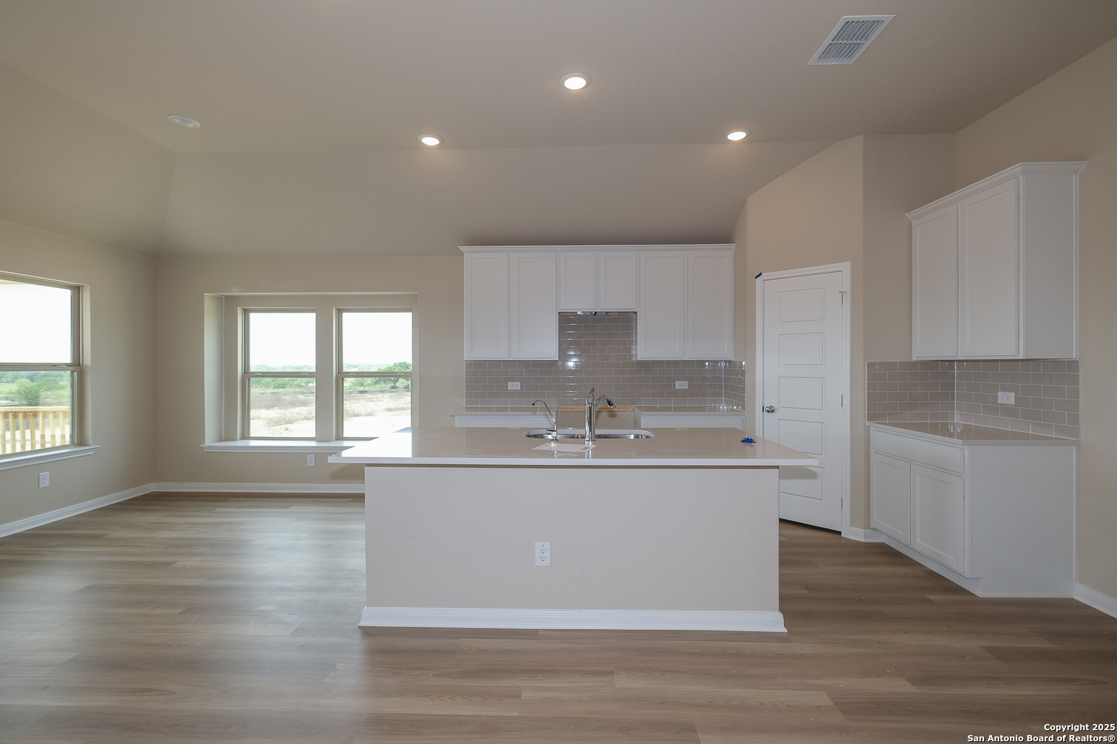 112 Cheyenne Drive , Floresville, TX, 78114 | 1832923 | Realty Texas LLC
