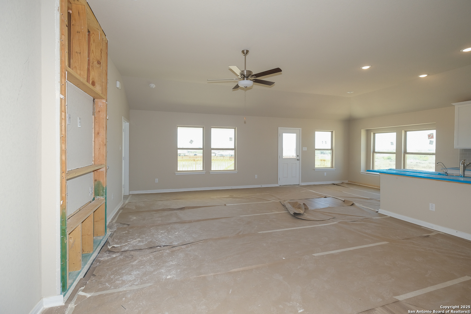 112 Cheyenne Drive , Floresville, TX, 78114 | 1832923 | Realty Texas LLC