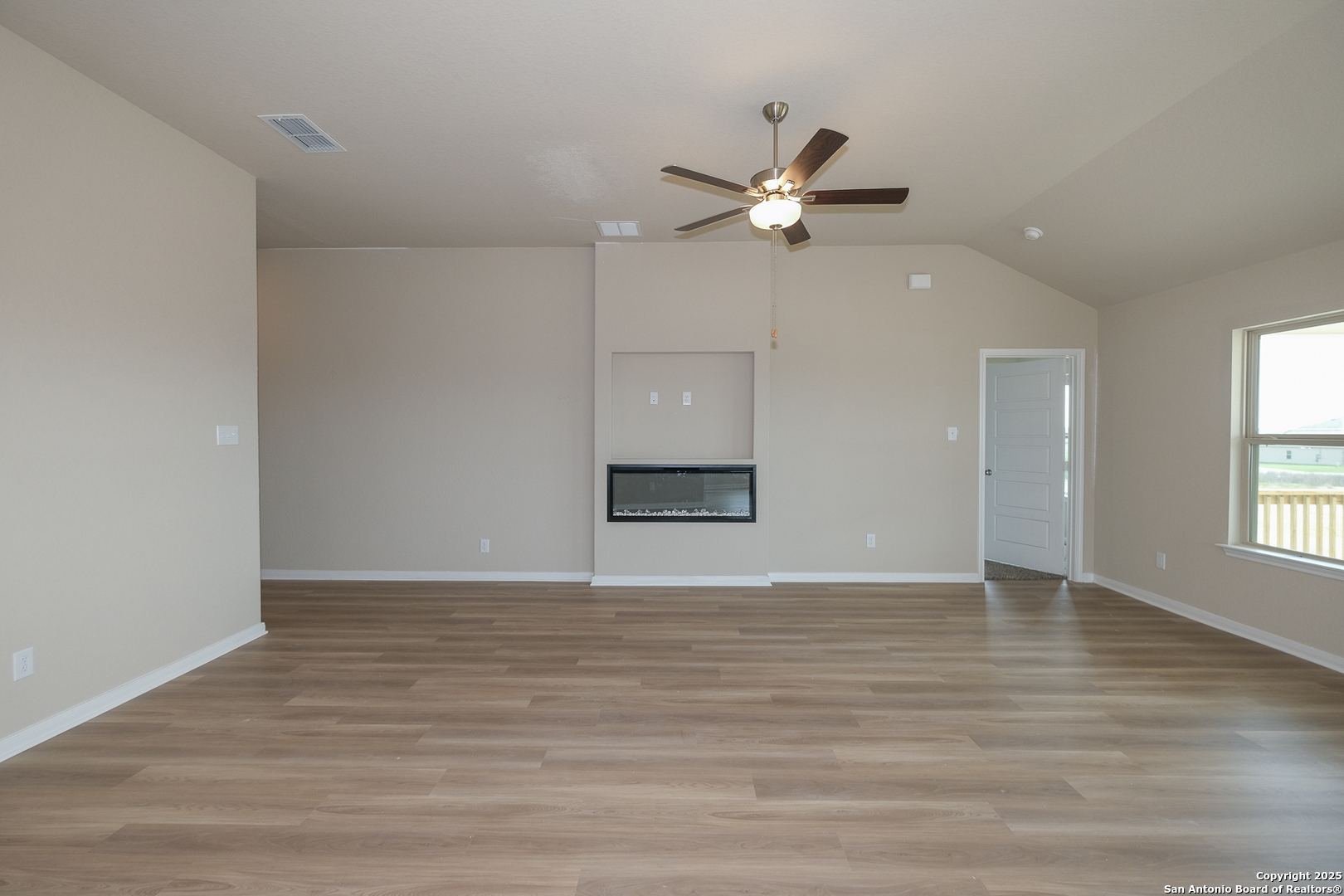 112 Cheyenne Drive , Floresville, TX, 78114 | 1832923 | Realty Texas LLC