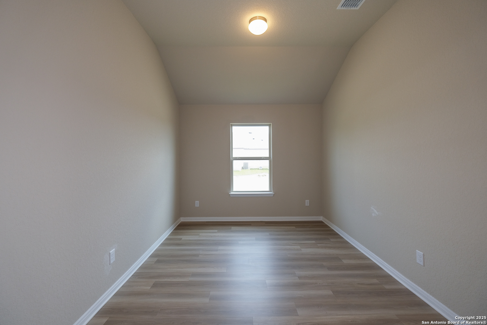 112 Cheyenne Drive , Floresville, TX, 78114 | 1832923 | Realty Texas LLC