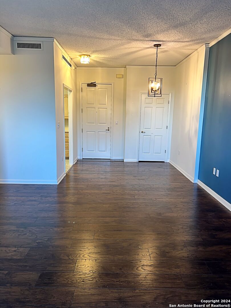 1 Towers Park Ln 301 , San Antonio, TX, 78209-6423 | 1831573 | Realty Texas LLC