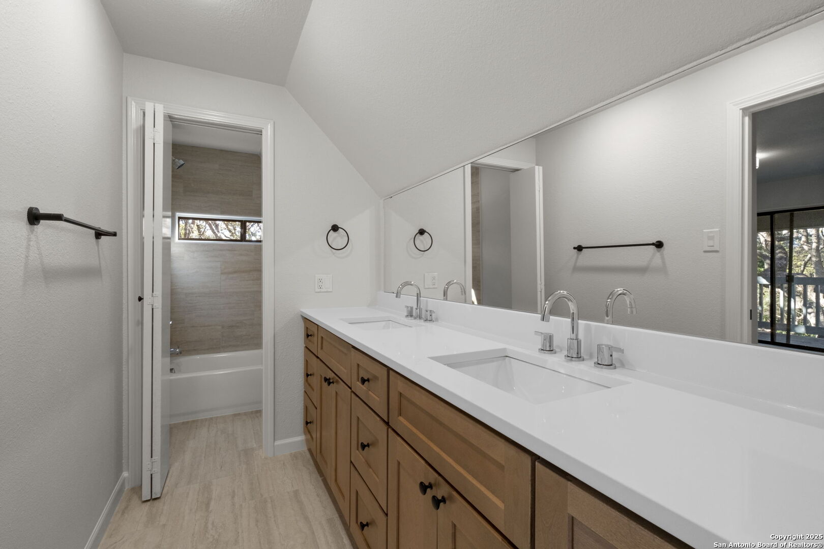 207 Wood Shadow St , San Antonio, TX, 78216-1633 | 1835073 | Realty Texas LLC