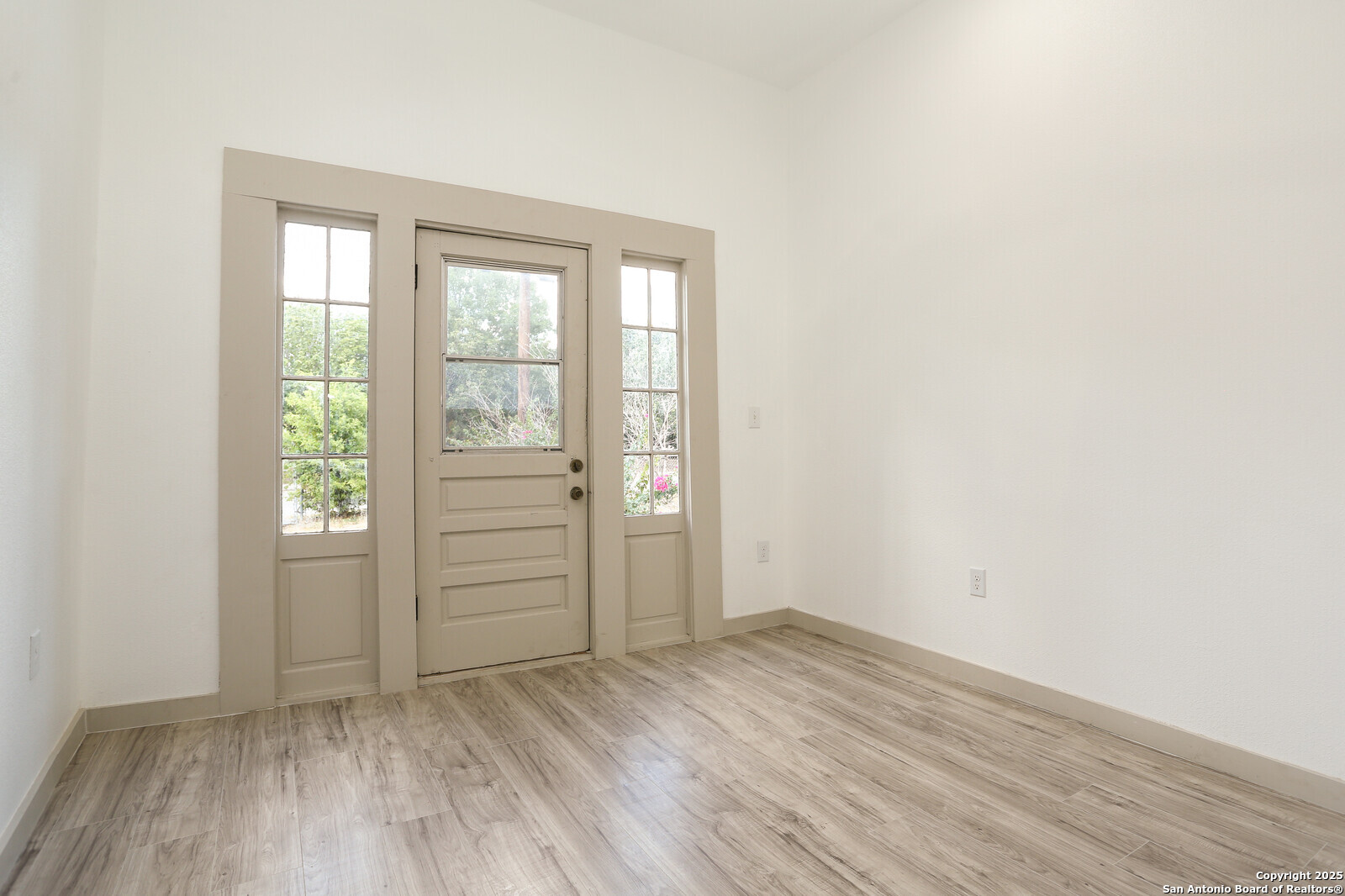 2004 Monterey St , San Antonio, TX, 78207-4262 | 1836174 | Realty Texas LLC