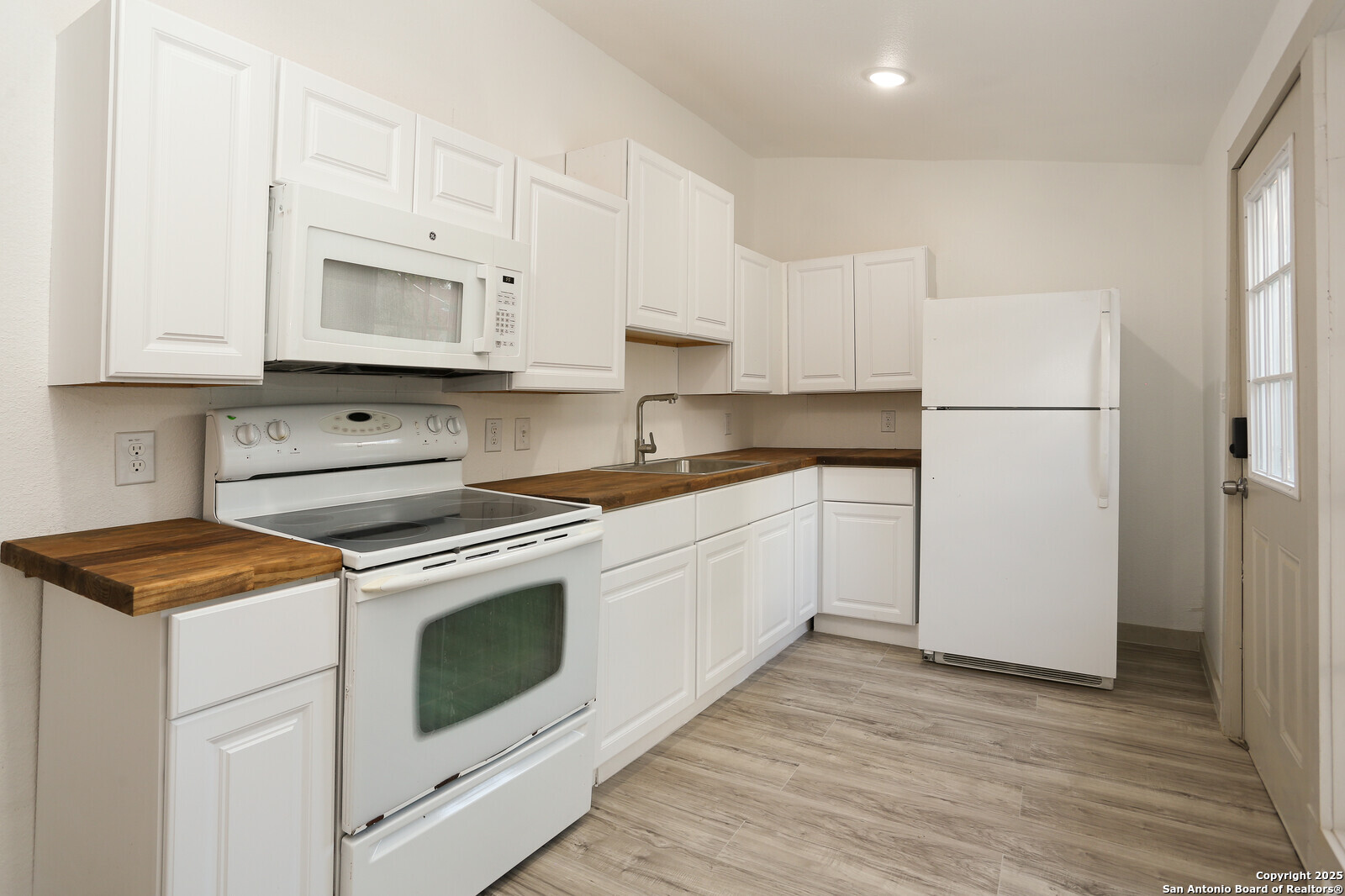 2004 Monterey St , San Antonio, TX, 78207-4262 | 1836174 | Realty Texas LLC