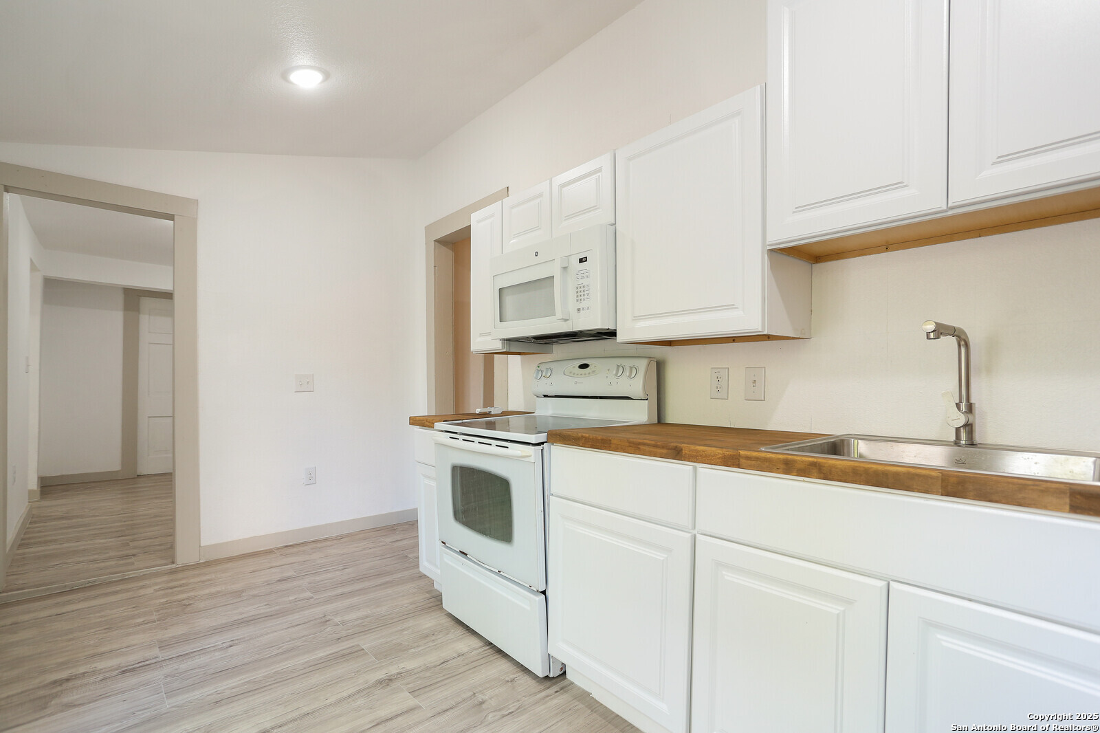 2004 Monterey St , San Antonio, TX, 78207-4262 | 1836174 | Realty Texas LLC