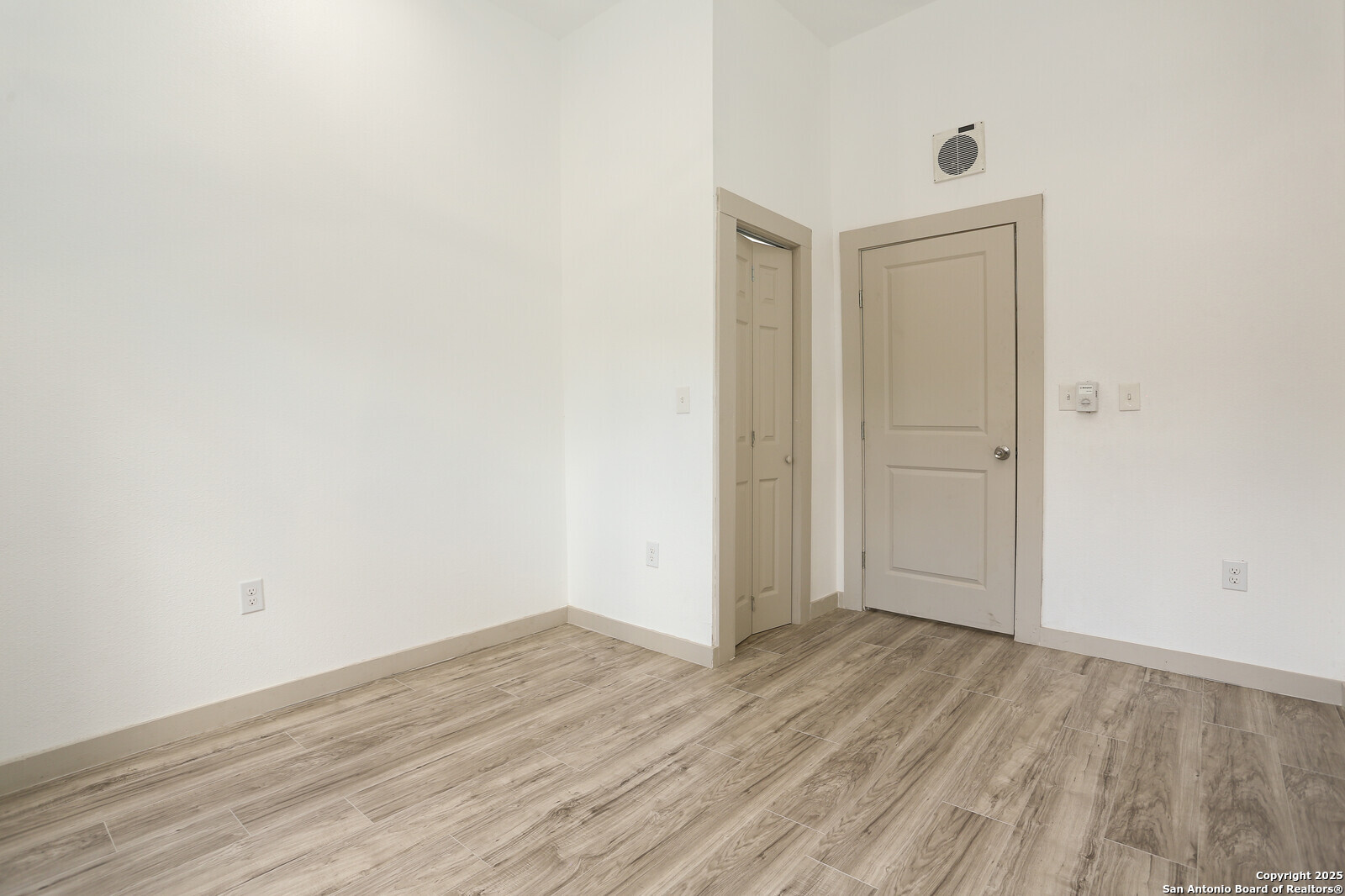 2004 Monterey St , San Antonio, TX, 78207-4262 | 1836174 | Realty Texas LLC