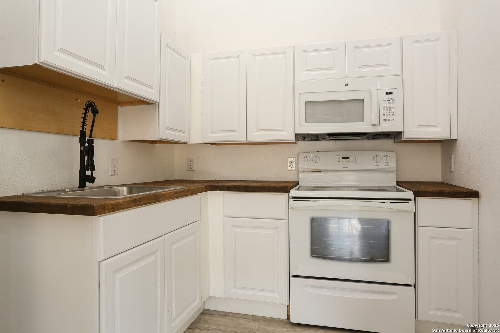 2004 Monterey St , San Antonio, TX, 78207-4262 | 1836174 | Realty Texas LLC