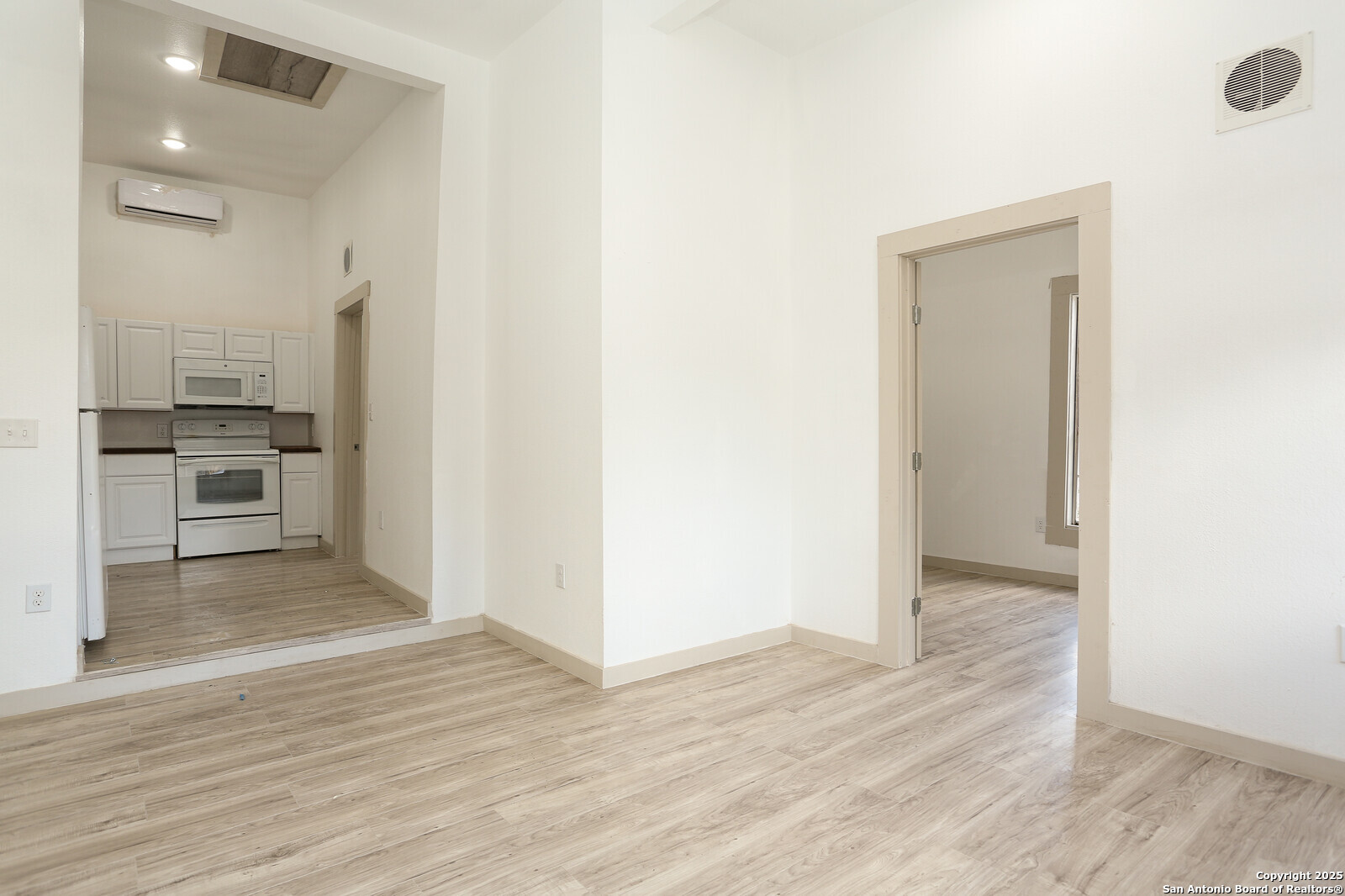2004 Monterey St , San Antonio, TX, 78207-4262 | 1836174 | Realty Texas LLC