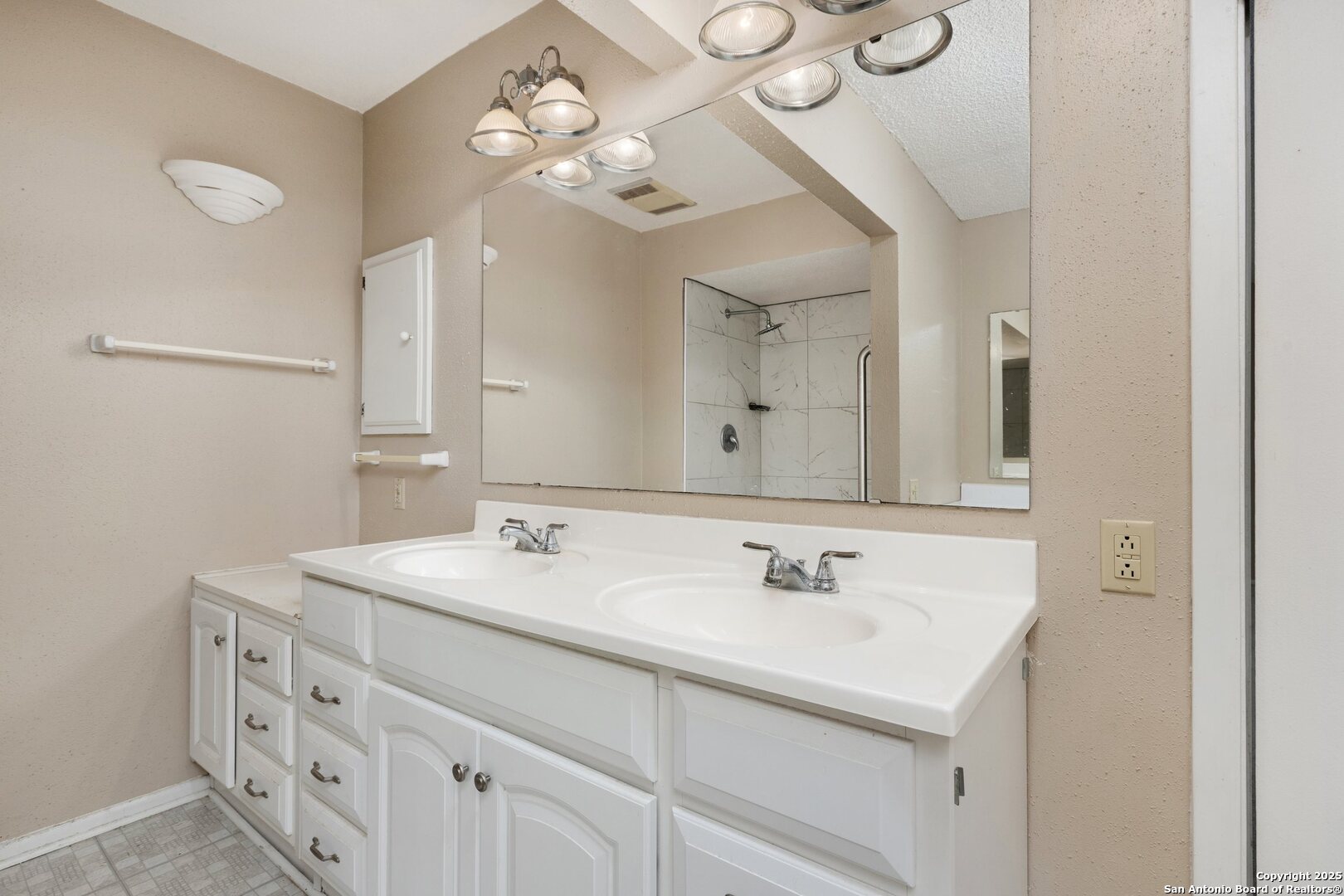 6631 Crown Rdg , San Antonio, TX, 78239-1511 | 1836493 | Realty Texas LLC