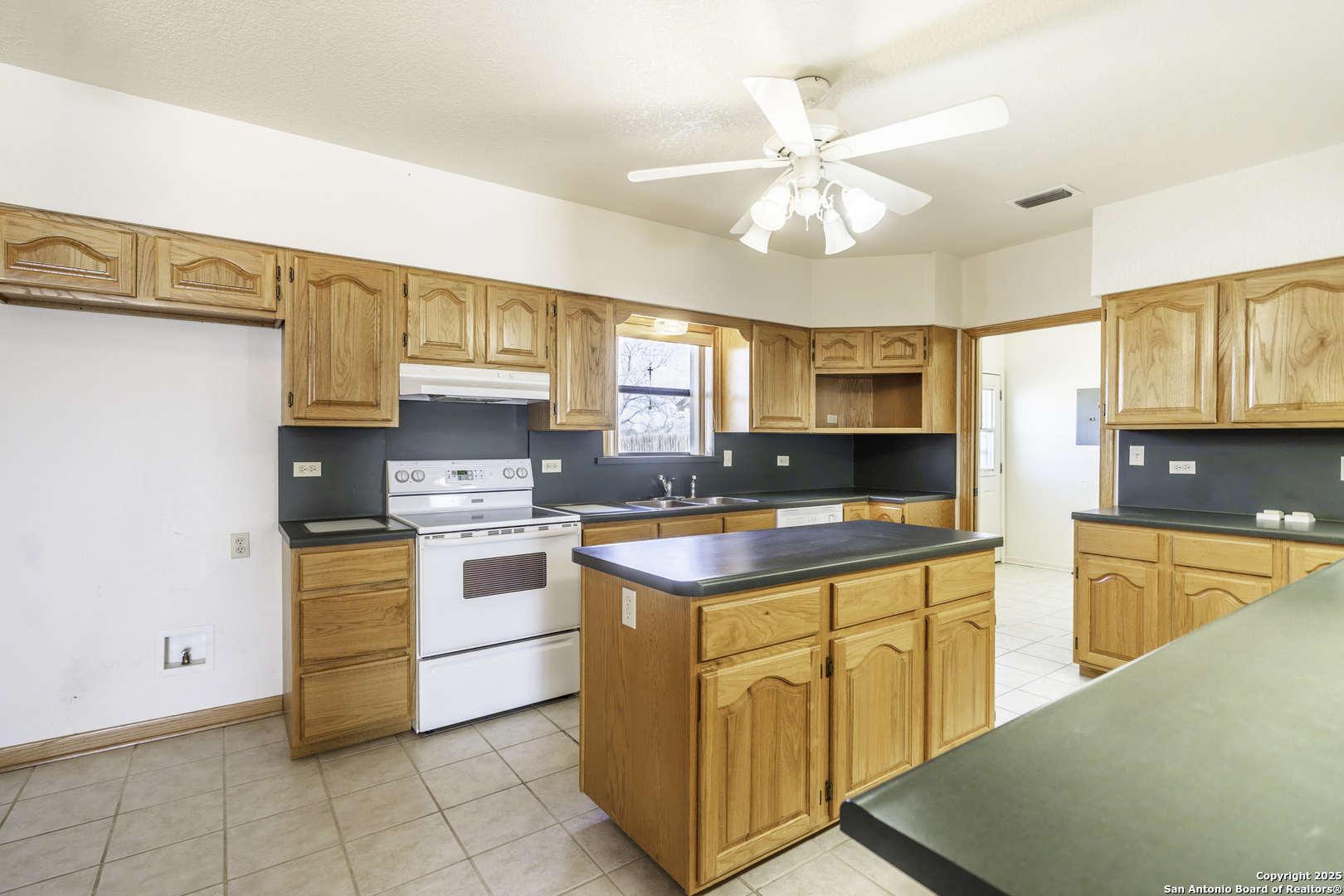 1001 Horton Lane , Poteet, TX, 78065-4184 | 1838138 | Realty Texas LLC