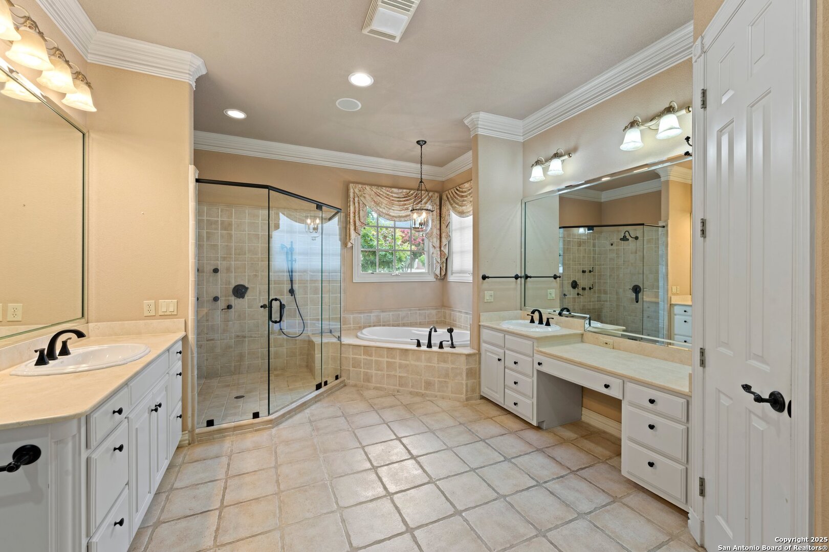 219 Castle Pines , Kerrville, TX, 78028 | 1839992 | Realty Texas LLC