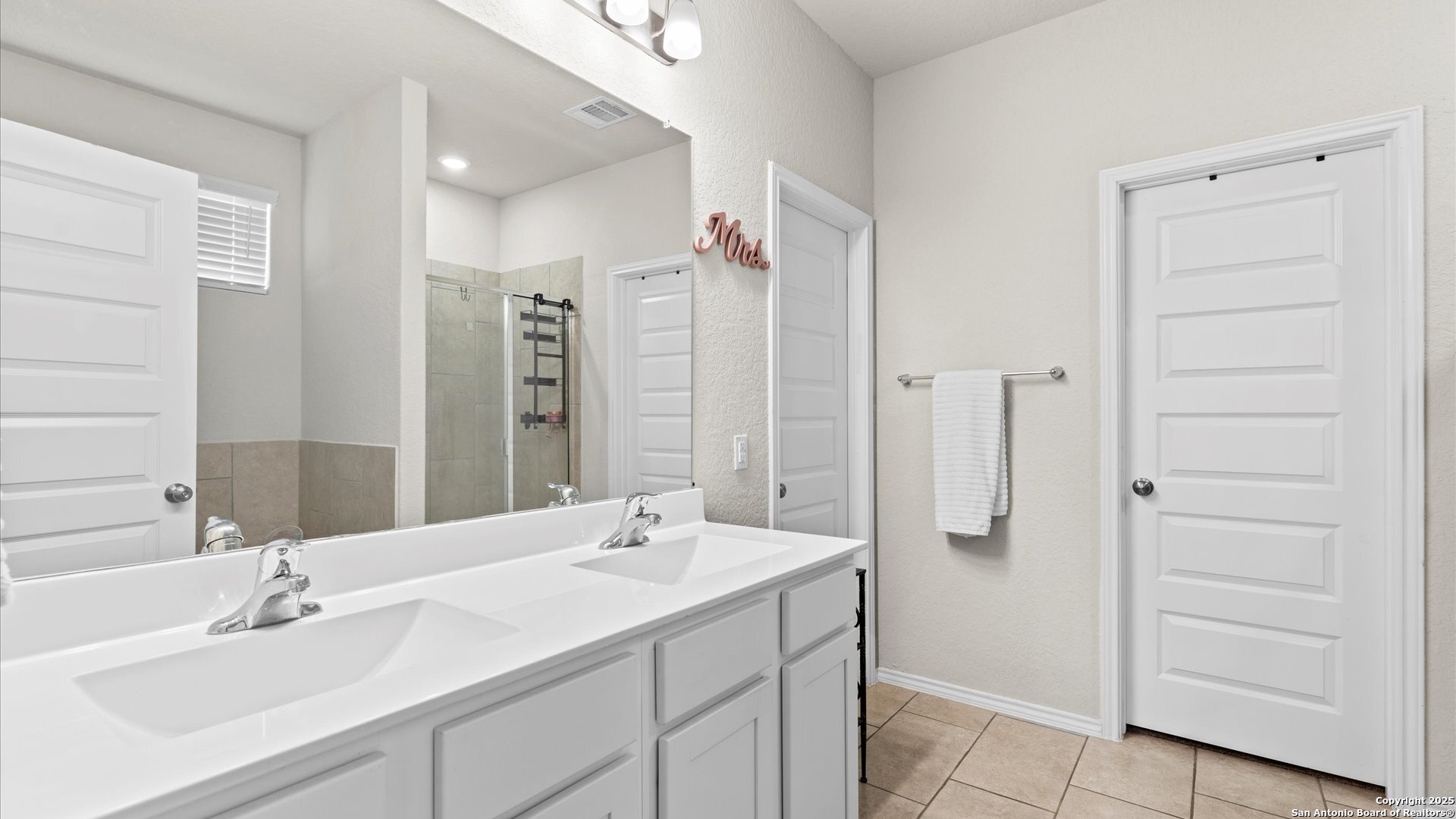 2437 Hiddenbrooke Trce , Seguin, TX, 78155-2695 | 1840010 | Realty Texas LLC