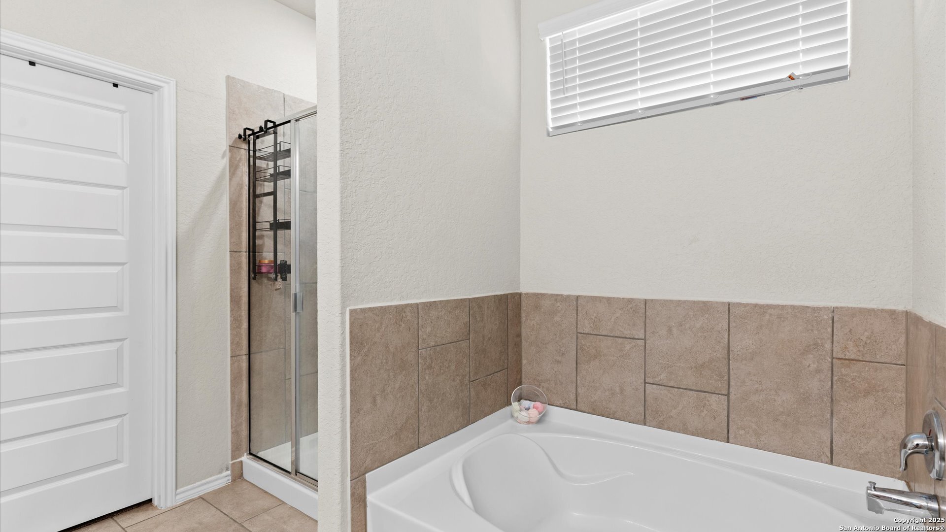 2437 Hiddenbrooke Trce , Seguin, TX, 78155-2695 | 1840010 | Realty Texas LLC