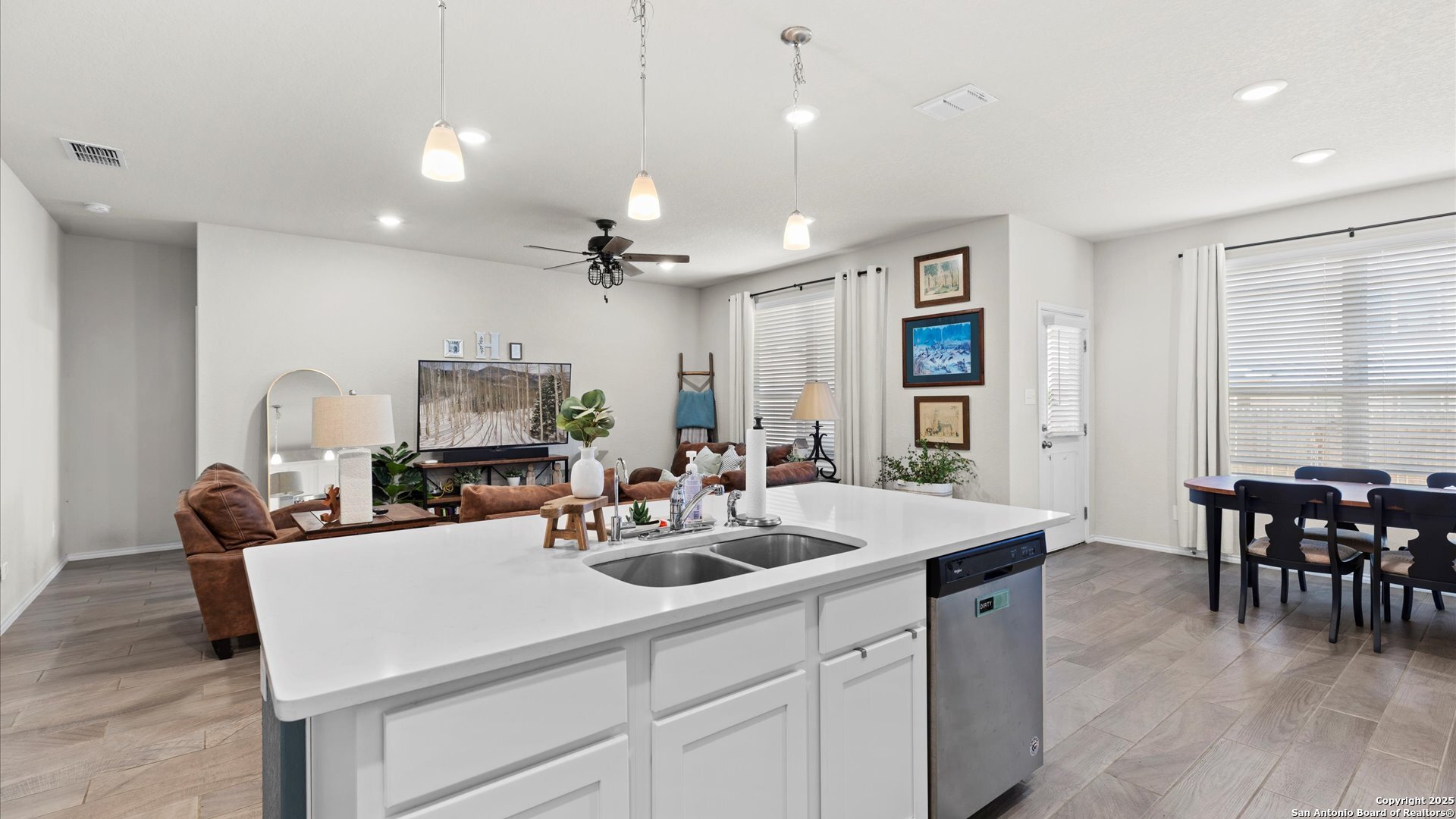 2437 Hiddenbrooke Trce , Seguin, TX, 78155-2695 | 1840010 | Realty Texas LLC